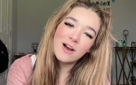 Baylen Dupree New Video Showing Off Her Big Boobs Onlyfans Trending
